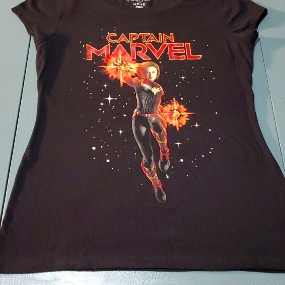 Fun- Marvel Captain Marvel girls tee shirt. Size large (11-13)